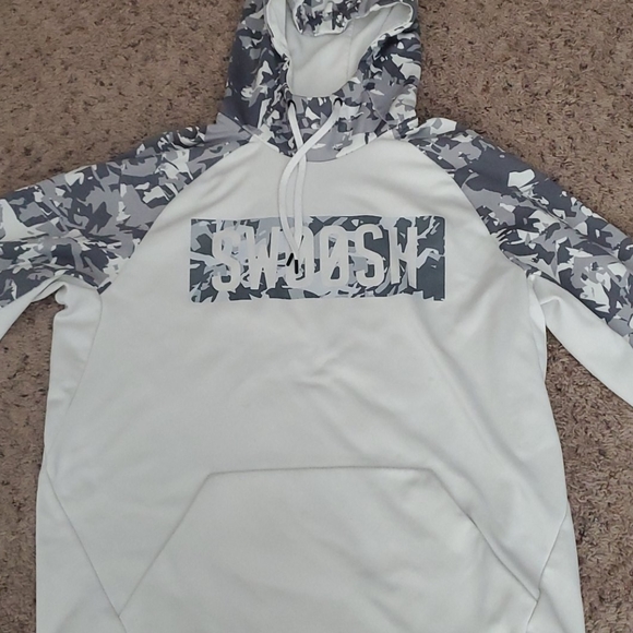 Nike Swoosh basketball camo sweatshirt - Picture 1 of 4